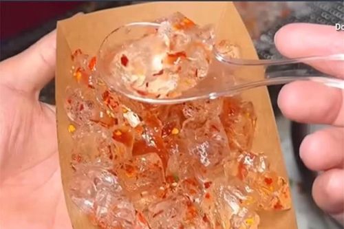 Món đá lạnh nướng bất ngờ trở thành món ăn 'hot' nhất tại Trung Quốc