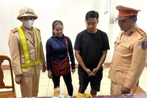 Cảnh sát giao thông bắt giữ vụ vận chuyển trái phép ngoại tệ trên xe khách
