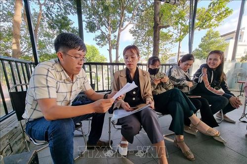 Hàng chục sinh viên học liên thông Đại học lỡ kỳ thi biên chế do chậm được phát bằng