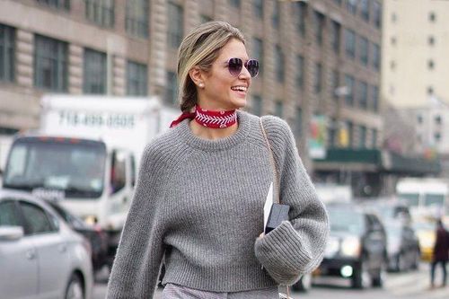 Màu xám đang xâm chiếm giới thời trang, 'bắt trend' ra sao để trông thời thượng?