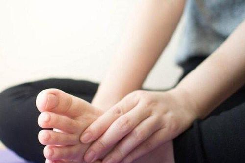 6 dấu hiệu ở chân cảnh báo sức khỏe bạn có 'vấn đề'