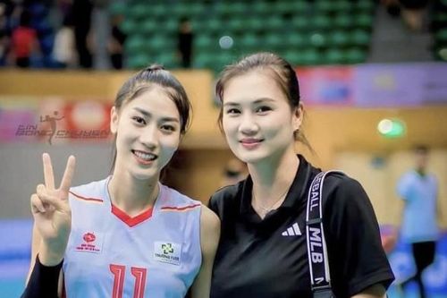 2 thế hệ Hoa khôi bóng chuyền VTV Cup chung khung hình, Kim Huệ phong độ, Kiều Trinh gây tiếc nuối