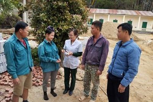 Nữ quân y người Mông hơn 20 năm chữa bệnh, cứu người ở Nậm Pồ