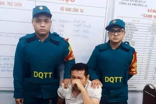 Truy đuổi cướp, bắt được kẻ dâm ô