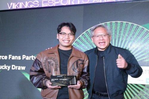 CEO NVIDIA bất ngờ xuất hiện tại sự kiện Geforce Fans Party