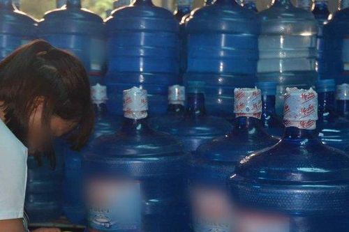 Đình chỉ hoạt động 4 cơ sở sản xuất nước uống đóng chai