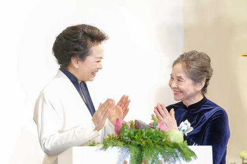 Hai Phu nhân Tổng Bí thư Việt Nam và Trung Quốc thăm Bảo tàng Phụ nữ Việt Nam
