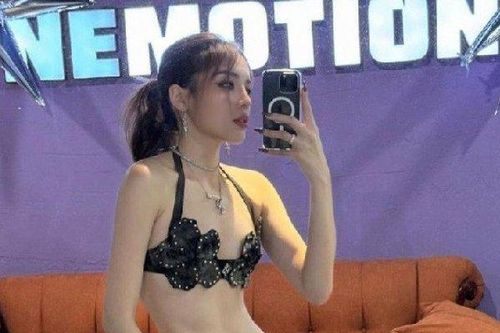 Kỳ Duyên mê áo nội y hình bông hoa, khoe trọn đường cong nét như tranh vẽ