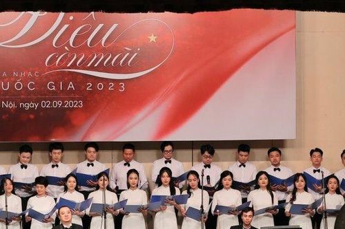 Đêm Giáng sinh 'sớm' của Kosmos Opera