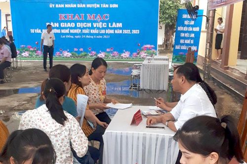 Tân Sơn: Tổ chức bốn sàn giao dịch việc làm tại các trung tâm cụm xã