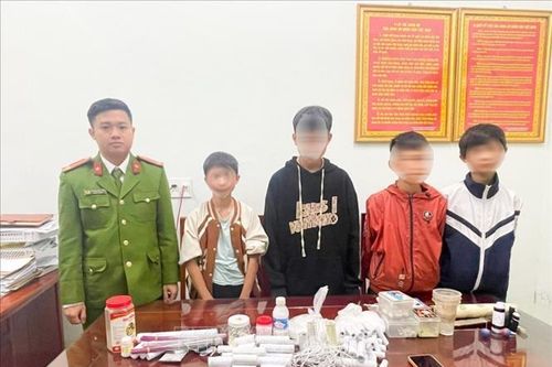 Phát hiện nhiều thanh niên, học sinh tự chế pháo nổ
