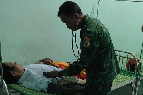 Ăn nấm lạ, 3 người lên cơn co giật, nôn sốc