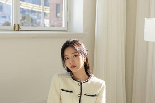 Hóa nữ hoàng sang chảnh nơi công sở với 4 mẫu váy liền