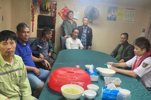 Cứu sống 2 thuyền viên trên tàu hàng bị chìm giữa vùng biển Thừa Thiên Huế