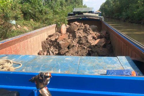 Thêm 1 vụ khai thác đất trái phép ở biên giới Tri Tôn bị phát hiện