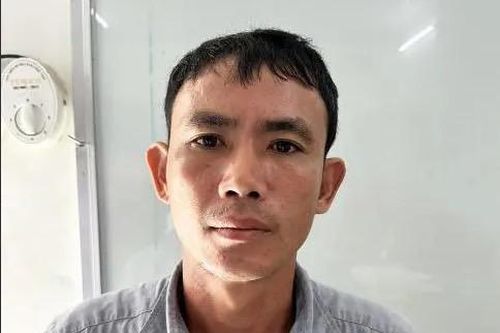Bắt đối tượng hất nồi lẩu đang sôi vào người phụ nữ