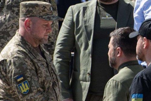 Tổng Tư lệnh quân đội Ukraine nêu quan điểm khác với ông Zelensky