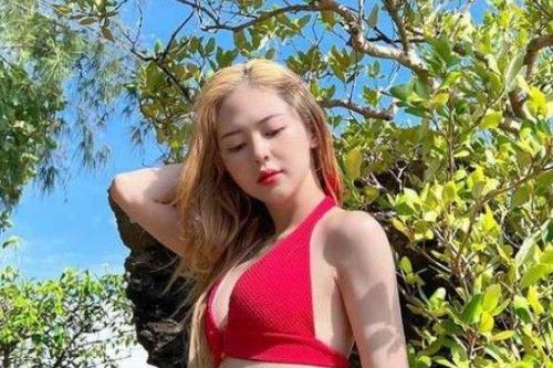 Búp bê Hưng Yên có gu mặc khoe trọn da trắng như ngọc