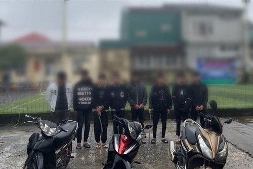 Hà Tĩnh: Bắt nhóm thanh thiếu niên bịt mặt đi chém người