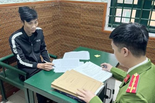 Dùng mũ bảo hiểm đánh vỡ nhãn cầu người khác do mâu thuẫn