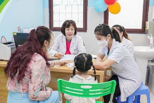Cách phát hiện sớm khuyết tật nghe, nói ở trẻ em
