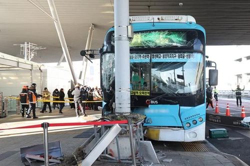 Hàn Quốc: Xe buýt đâm nhiều người qua đường, ít nhất 1 người thiệt mạng