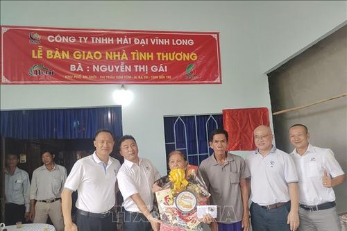 Đoàn Thanh niên TTXVN bàn giao nhà tình thương cho người nghèo tỉnh Bến Tre