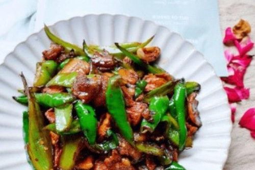 Thịt lợn xào đừng cho ngay vào chảo, thêm bước này đảm bảo thịt mềm và thơm hơn