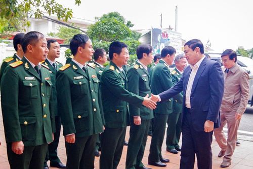 Bí thư Tỉnh ủy Trần Quốc Cường chúc mừng, động viên lực lượng vũ trang