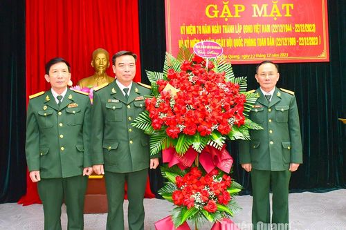 Câu lạc bộ Tân Trào tổ chức gặp mặt kỷ niệm 79 năm Ngày thành lập Quân đội Nhân dân Việt Nam