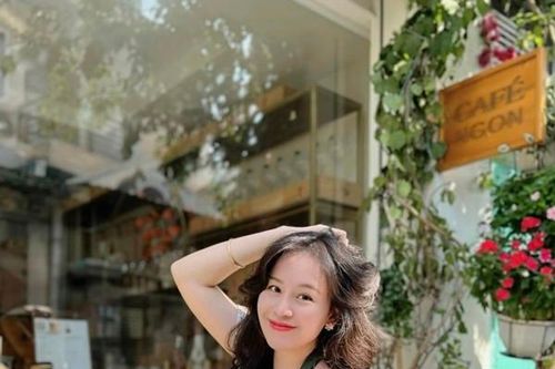 'Bà Tưng' bất ngờ xuất hiện đi bán cafe, vóc dáng miễn bàn