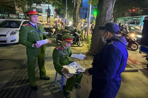Xử phạt 25 điểm trông giữ xe vi phạm quanh hồ Hoàn Kiếm đêm Giáng Sinh