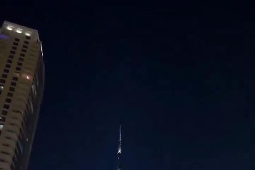 Hàng nghìn drone xếp hình ông già Noel ở Dubai mừng Giáng sinh