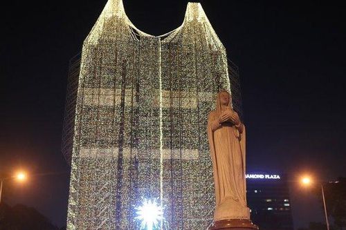 Rộn ràng không khí Giáng sinh ở Tp.HCM
