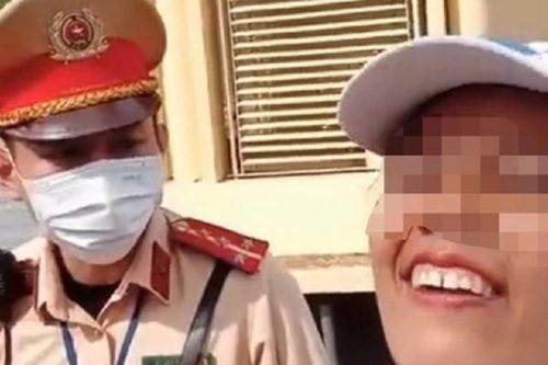 Ghi hình Cảnh sát giao thông đăng lên mạng xã hội: Thế giới ảo gây hệ lụy thật