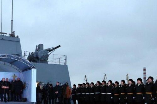 Ông Putin dự lễ biên chế chiến hạm tối tân, tiết lộ Nga đóng hàng loạt tàu chiến mới
