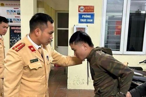 Lực lượng Cảnh sát giao thông Hà Nội bắt giữ đối tượng cướp giật điện thoại