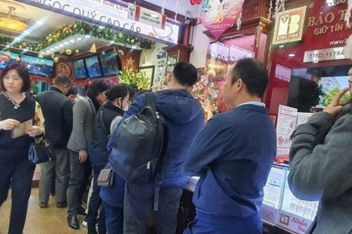 Vác bao tiền đi mua vàng lúc giá 80 triệu đồng/lượng, 'chớp mắt' lỗ ngay cả chục triệu đồng
