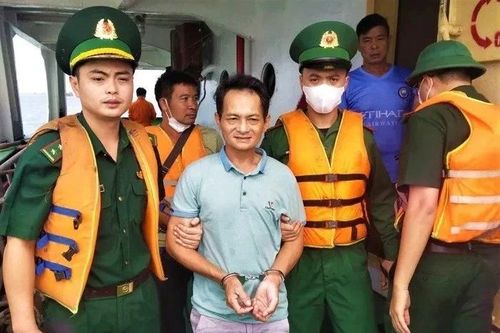 Bắt giữ 2 đối tượng truy nã đang trốn trên tàu cá ở Bà Rịa-Vũng Tàu