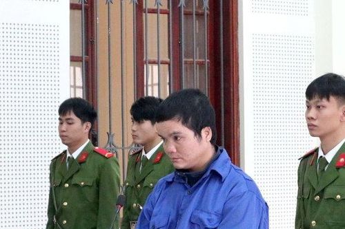 Lời khai của người chồng dùng súng bắn vào bụng vợ vì bị thách thức