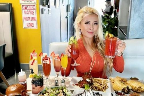 Cô gái 'ăn thùng uống vại', chỉ 10 phút chén sạch gần 100 cái bánh bao