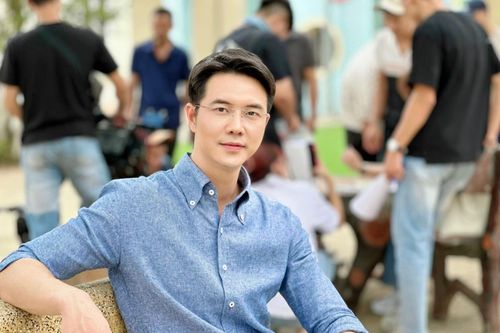 Diễn viên Phùng Đức Hiếu khai báo với vợ khi có cảnh tình cảm