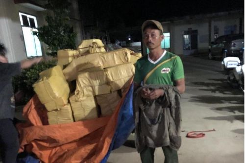 Tuần tra đêm, công an bắt hai vụ tàng trữ ma túy, súng đạn và gần 700kg pháo