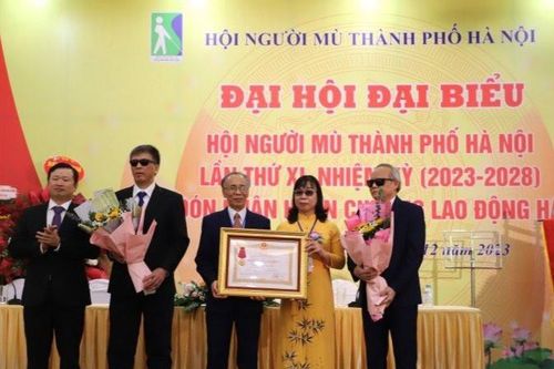 Hội Người mù thành phố Hà Nội đón nhận Huân chương Lao động hạng Nhì