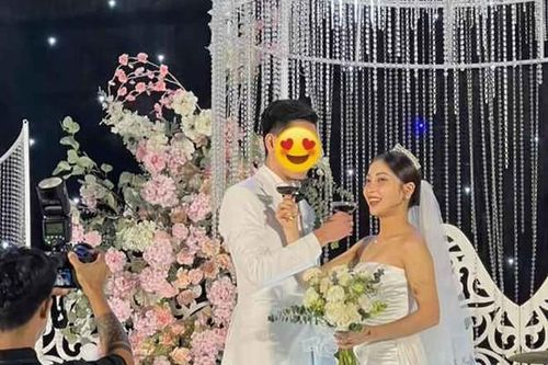 Lộ ảnh 'mối tình năm 17 tuổi của Quang Hải' lên xe hoa