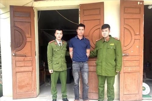 Bắt giữ khẩn cấp đối tượng tàng trữ, chế tạo pháo nổ trái phép