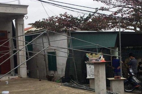 Người đàn ông lên cơn trầm cảm chém con trai tử vong, vợ bị thương nặng