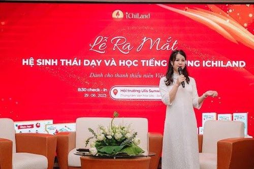 'Nghề chọn người' và hành trình viết sách dạy tiếng nước ngoài