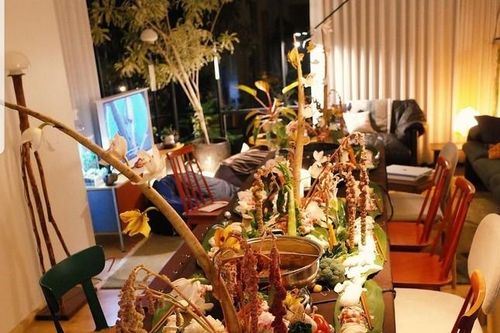 Chàng trai khiến bạn bè ngỡ ngàng khi hô biến bữa lẩu thành 'khu vườn cổ tích'