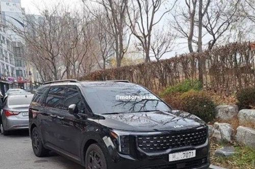 KIA Carnival 2024 tiếp tục lộ diện, chạy thử không che chắn
